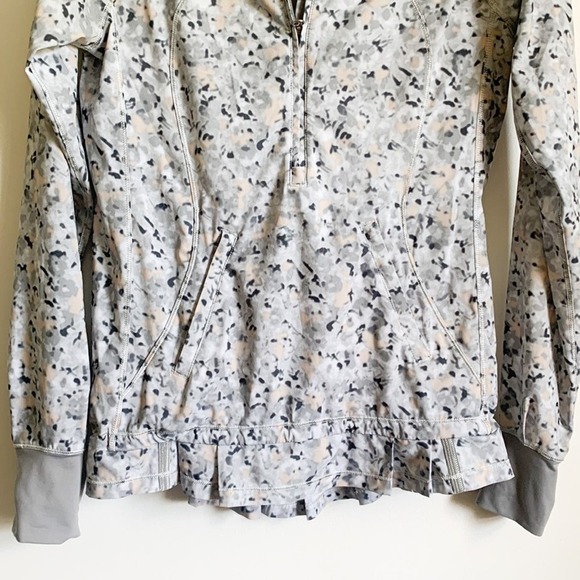 Lululemon Lightened Up Pullover Not So Petite Fleur Silver Spoon Ambient Grey - Picture 12 of 16